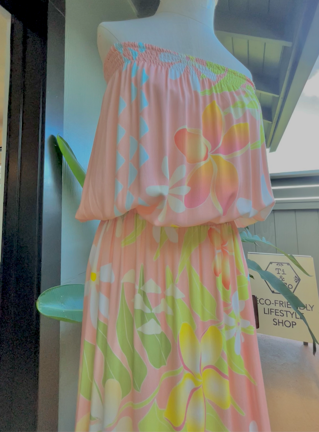 LAUHALA TROPICAL GARDEN Long Summer Dress in Peach