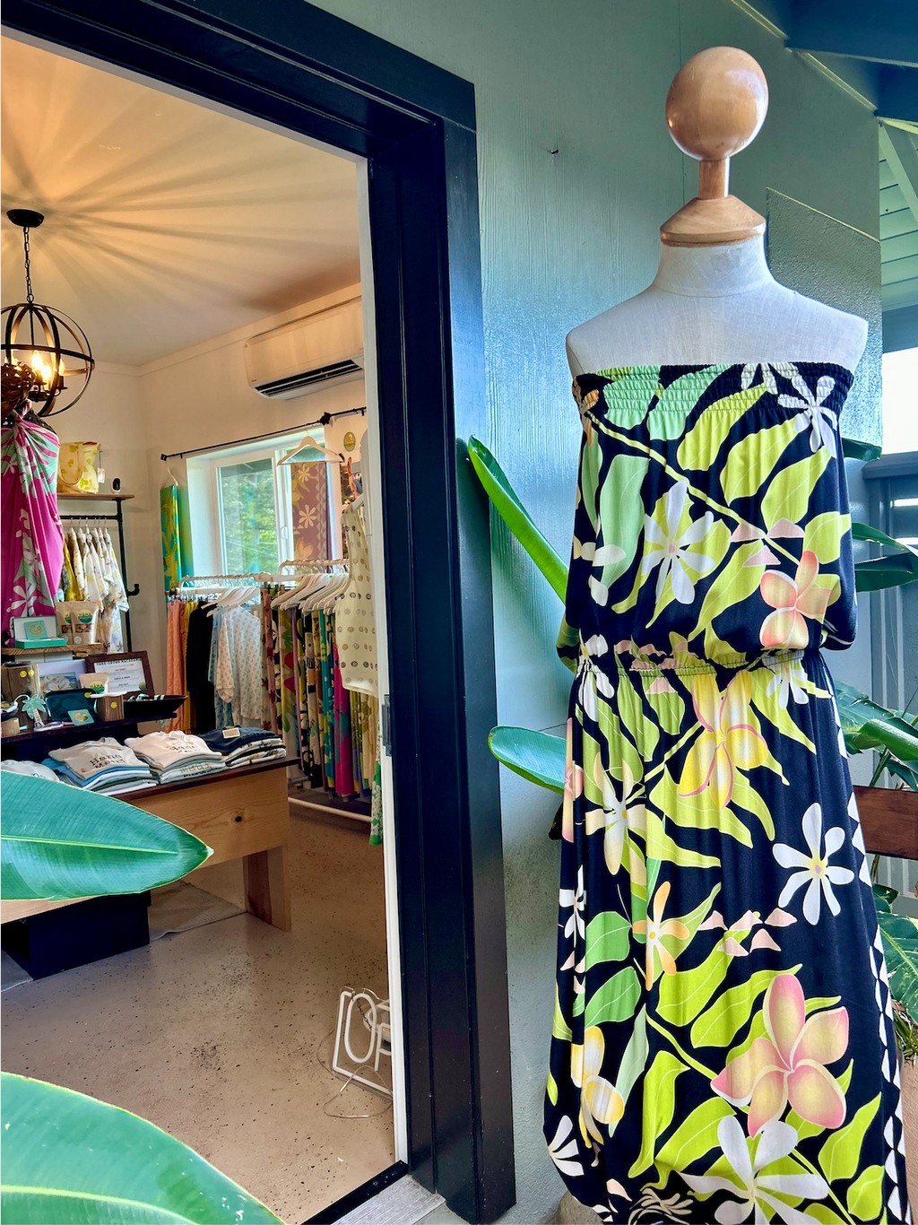 LAUHALA TROPICAL GARDEN Long Summer Dress in Black