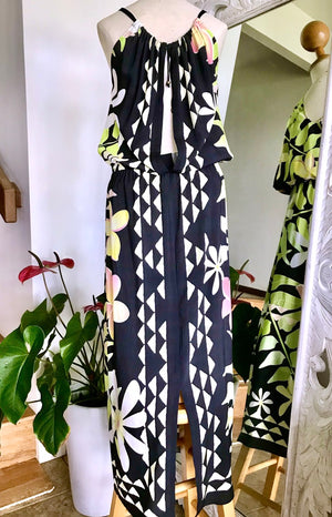 tropical, TROPICAL DRESS, BEACH DRESS BLACK BEACH DRESS, LONG COCKTAIL DRESS, LONG DRESS, SUMMER DRESS, PLUMERIA SUN DRESS, ALOHA DRESS, PLANTS DRESS, PLANT PRINT, ALOHA STYLE, FLORAL DRESS, TAHITIAN, HULA, HULA DRESS, HAWAIIAN , MAUI, HAWAII, ALOHA GIFT, HANA MAUI, 