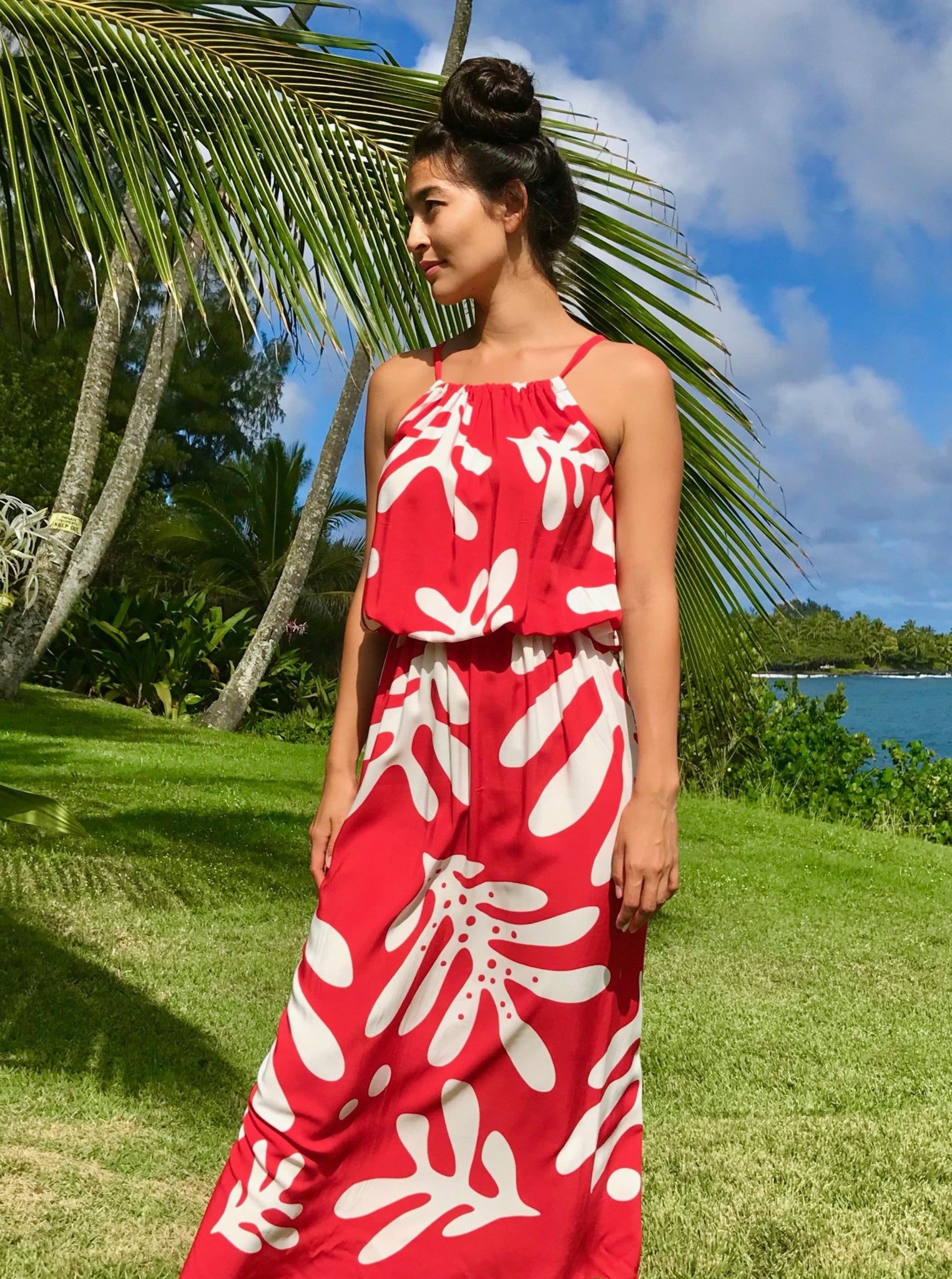 RED DREES, RED SUNDRESS, RED, RED BEACH DRESS, RED SUMMER DRESS, gift, aloha, aloha gift, hawaiian style, hula, tahitian dance, tahitian, フラ、ハワイ、tropical dress,  Tropical Lauhala Garden Sundress, sundress, vacation, resort wear, flower dress, hawaiian , hawaii, maui made, made in maui, beach dress, beach, beach girl, natural, bamboo, eco style, 