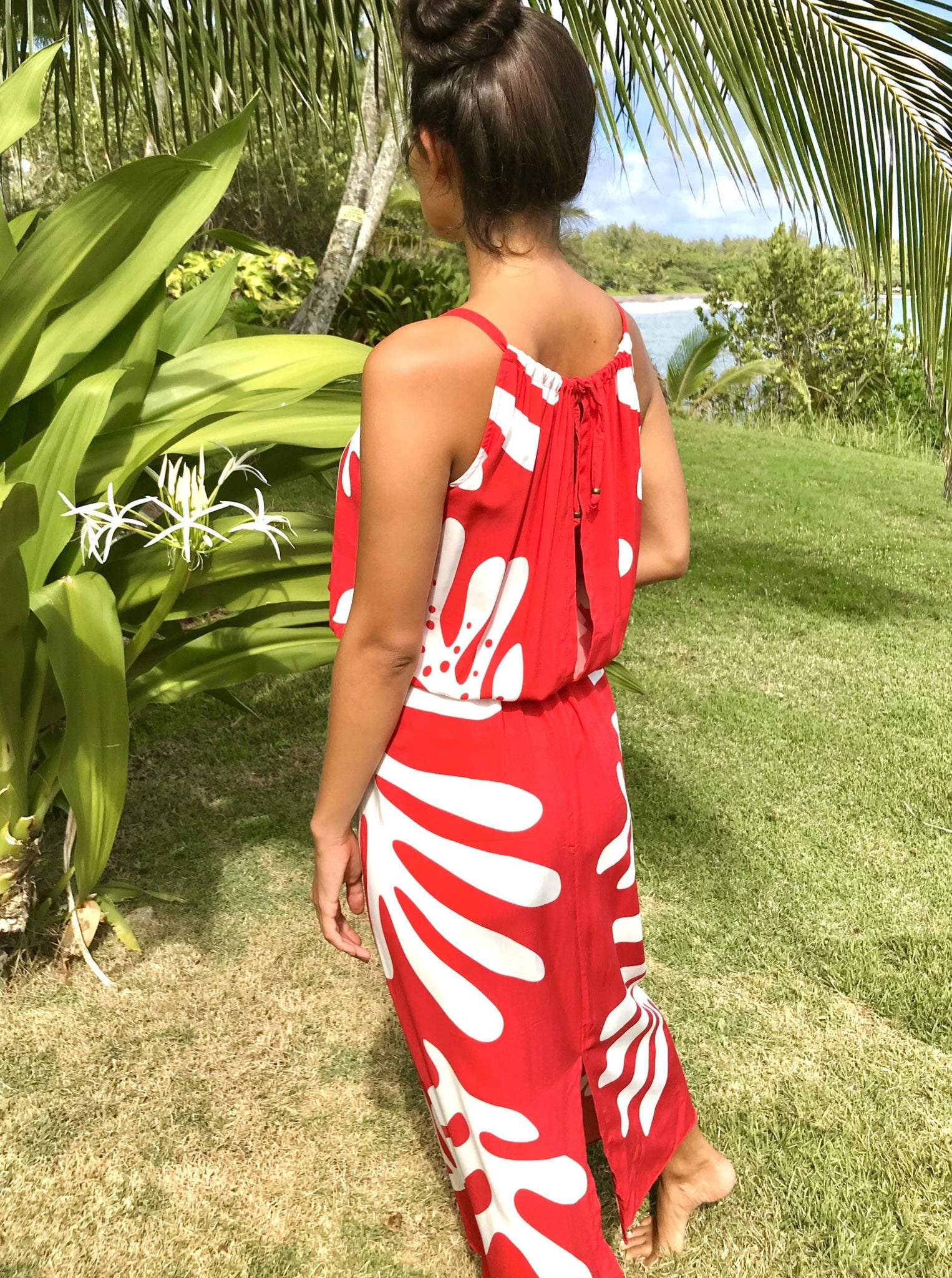 RED DREES, RED SUNDRESS, RED, RED BEACH DRESS, RED SUMMER DRESS, gift, aloha, aloha gift, hawaiian style, hula, tahitian dance, tahitian, フラ、ハワイ、tropical dress, Tropical Lauhala Garden Sundress, sundress, vacation, resort wear, flower dress, hawaiian , hawaii, maui made, made in maui, beach dress, beach, beach girl, natural, bamboo, eco style,