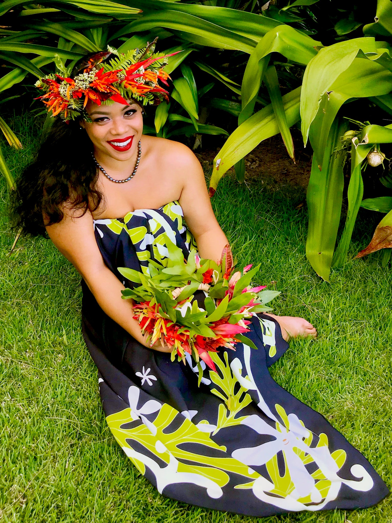 ECO PAREO - FAIRY TIARE Black by PLUMERIA SUN Plumeria Sun ECO PAREO - FAIRY TIARE Black by PLUMERIA SUN Plumeria Sun