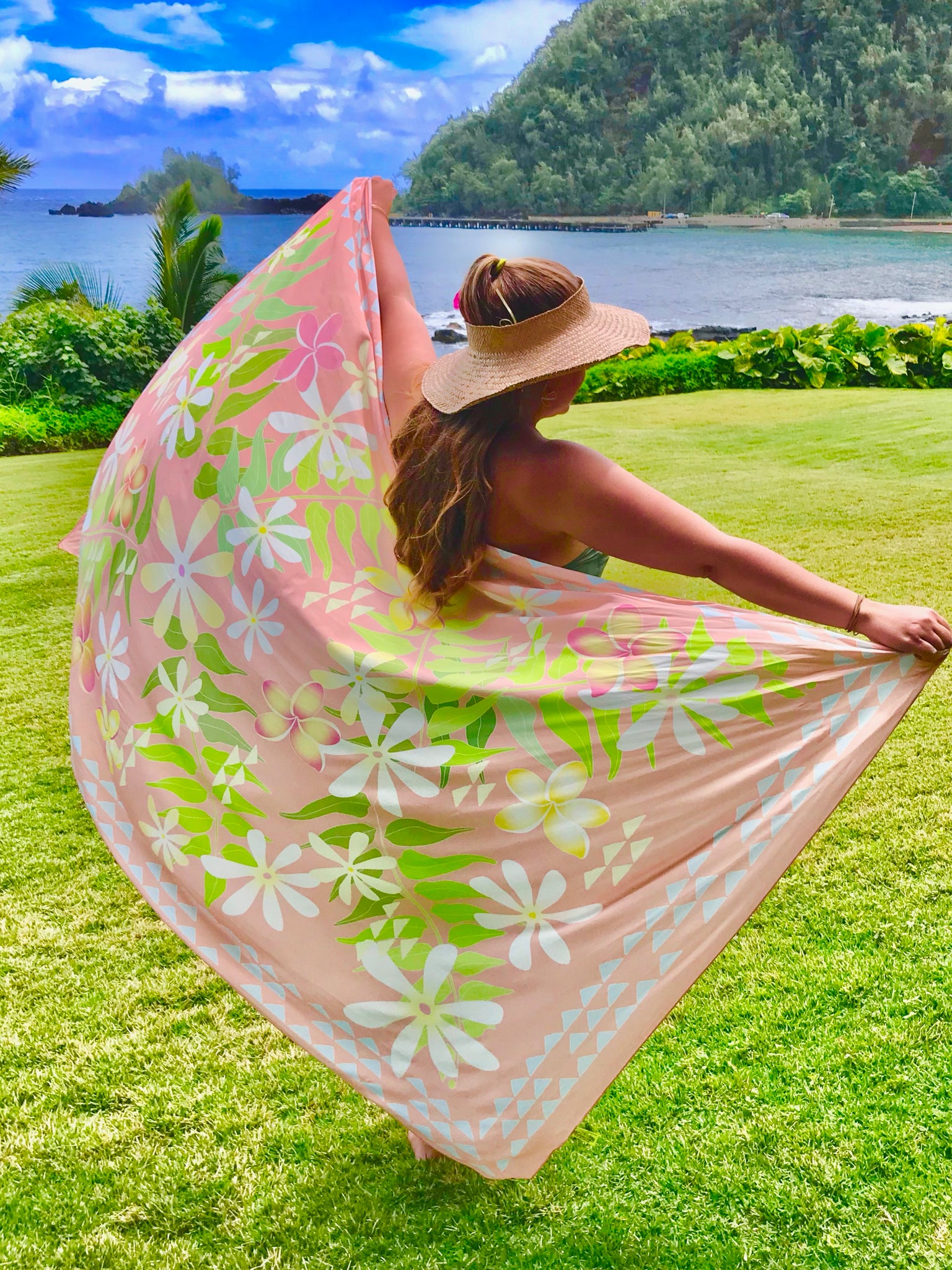 PEACH PAREO , PAREO , HAWAIIAN ,Tahitian, flower design fabric, Hawaii sarong, 
