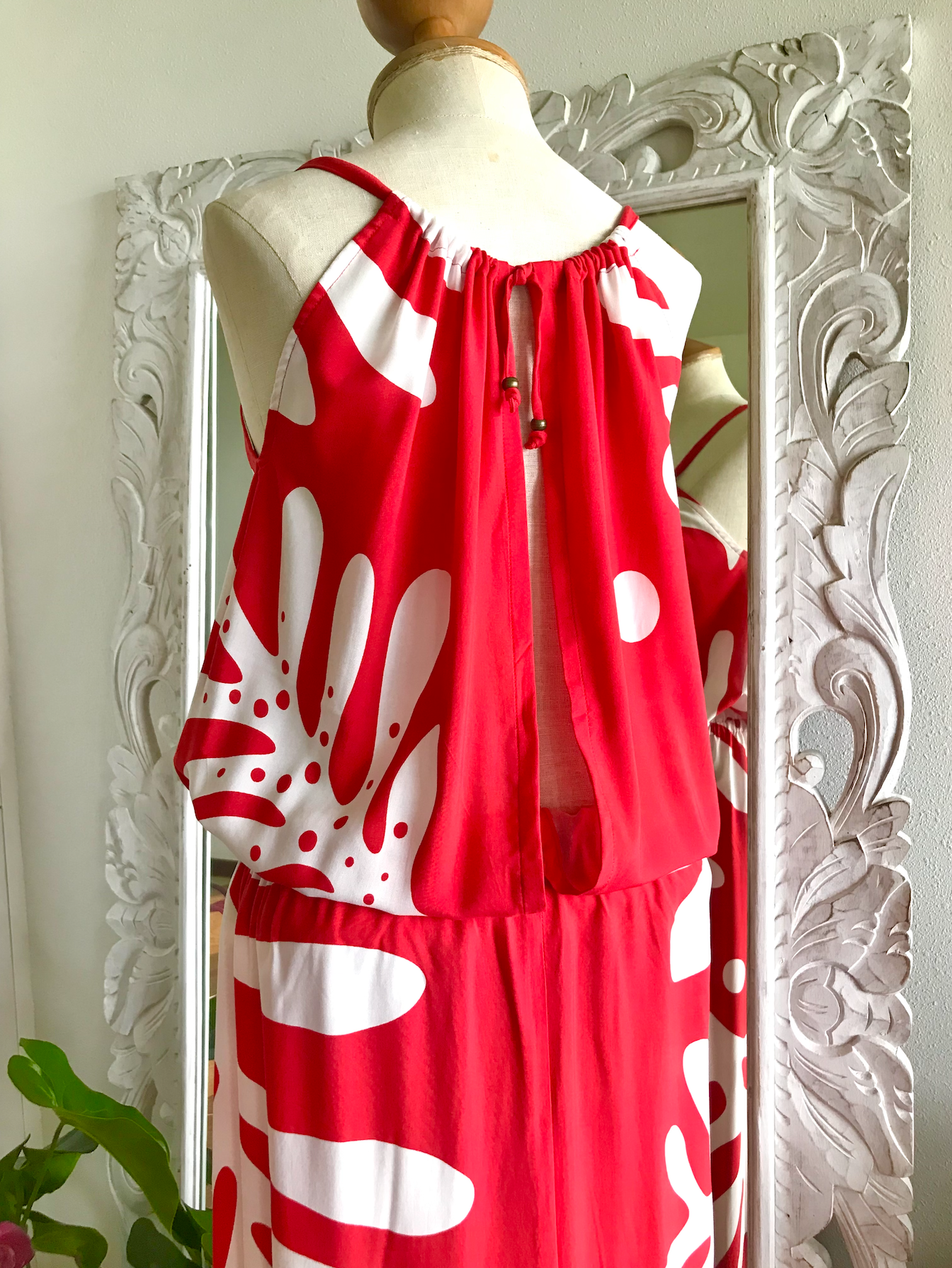 RED DREES, RED SUNDRESS, RED, RED BEACH DRESS, RED SUMMER DRESS, gift, aloha, aloha gift, hawaiian style, hula, tahitian dance, tahitian, フラ、ハワイ、tropical dress, Tropical Lauhala Garden Sundress, sundress, vacation, resort wear, flower dress, hawaiian , hawaii, maui made, made in maui, beach dress, beach, beach girl, natural, bamboo, eco style,